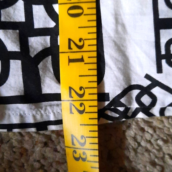 Black and white flared skirt. - Picture 8 of 8